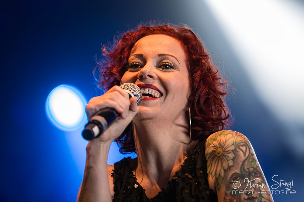 Аннеке ван гирсберген. Группа Anneke van Giersbergen. Аннеке Ван Гирсберген в молодости. Фернандо Рибейро Аннеке Ван Гирсберген Луна.